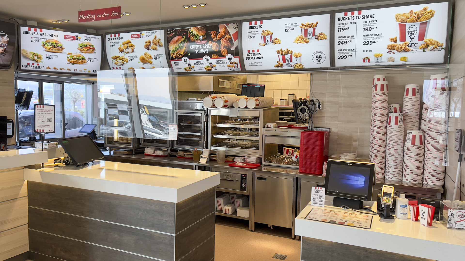 Her bestiller man hos KFC i Tilst
