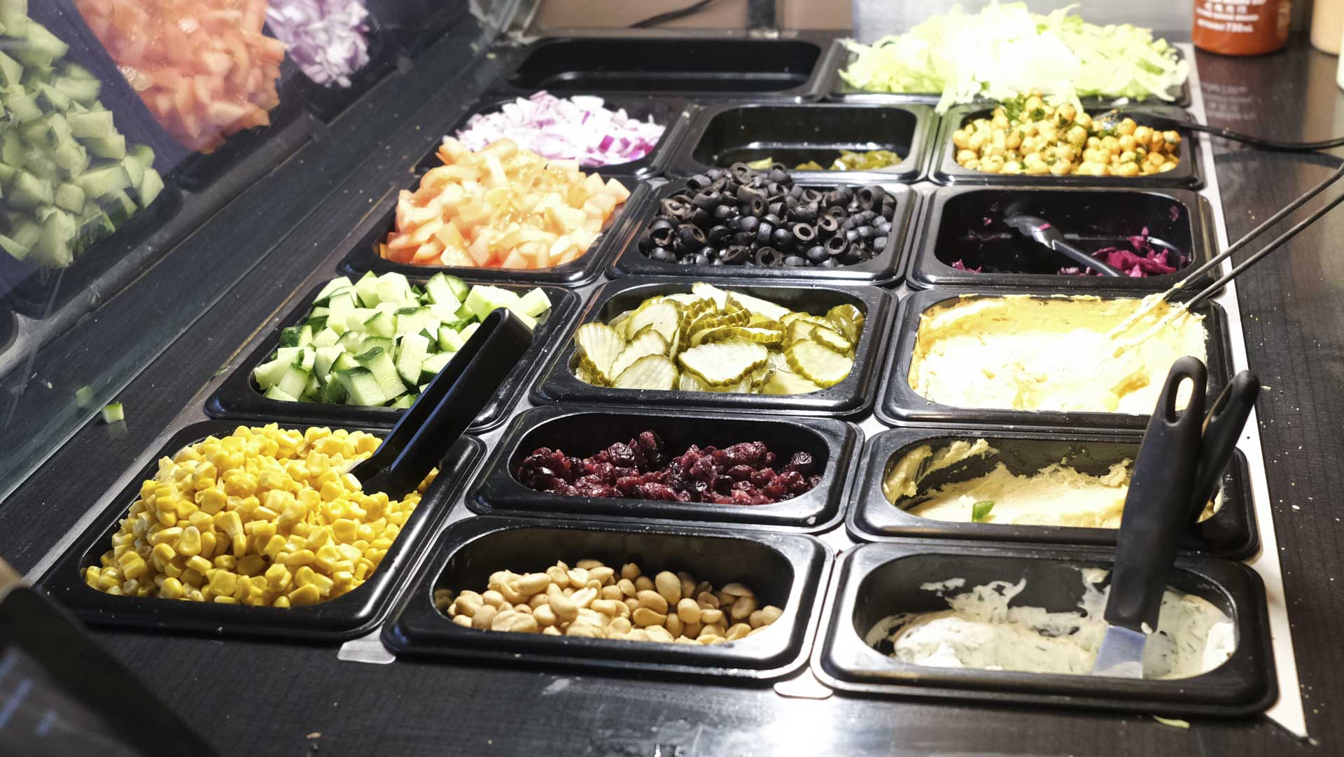 Her ses salatbaren hos The Original Pita