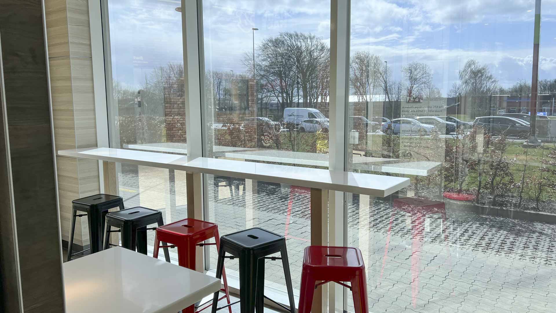 Udsigten ud til Viborgvej fra KFC i Tilst