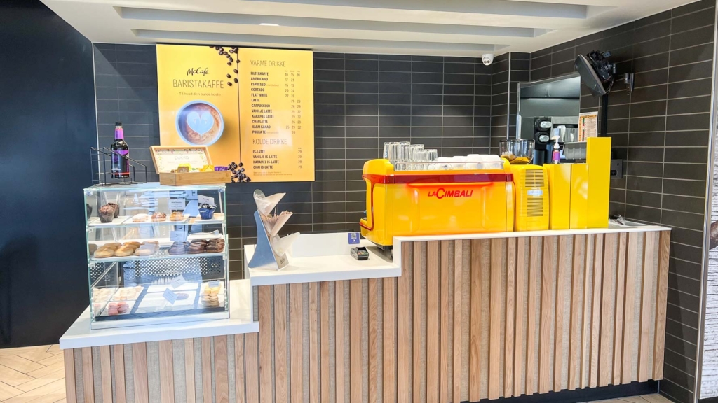 Kaffebaren hos McDonald's i Tilst