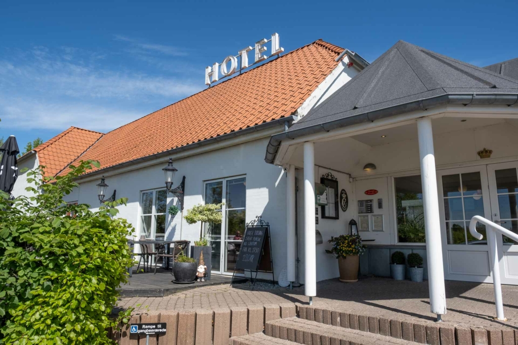 Hovedindgangen til Hotel Årslev Kro