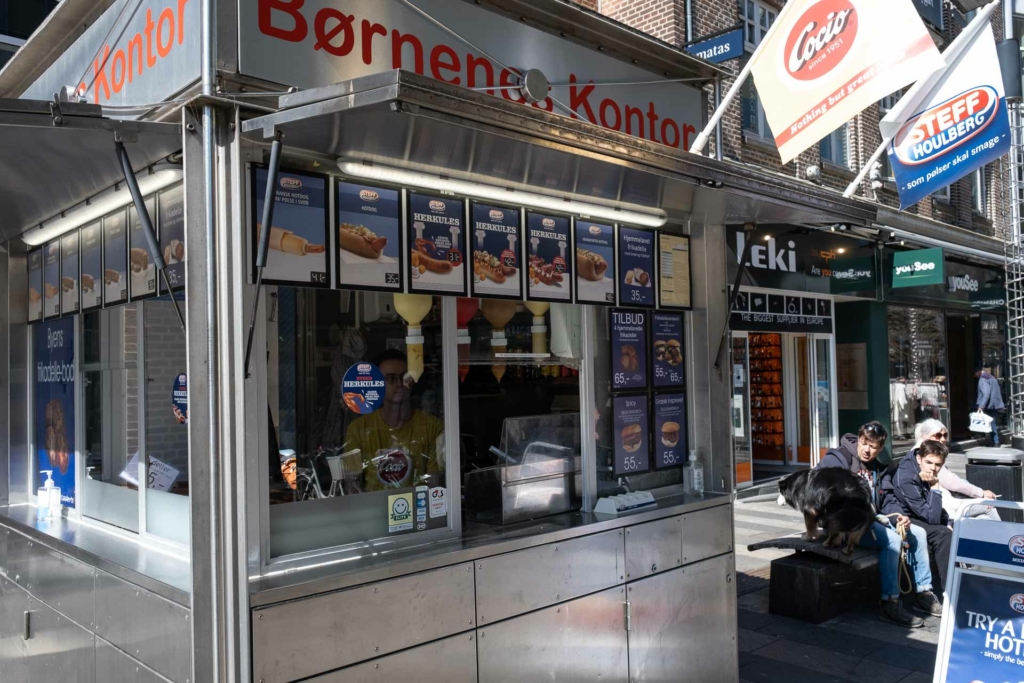 Niels' P&oslash;lsevogn i Aarhus er n&aelig;rmest kult og byens mest bes&oslash;gte