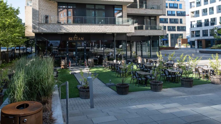 Sultan Palads har sol på deres terrassen hele dagen