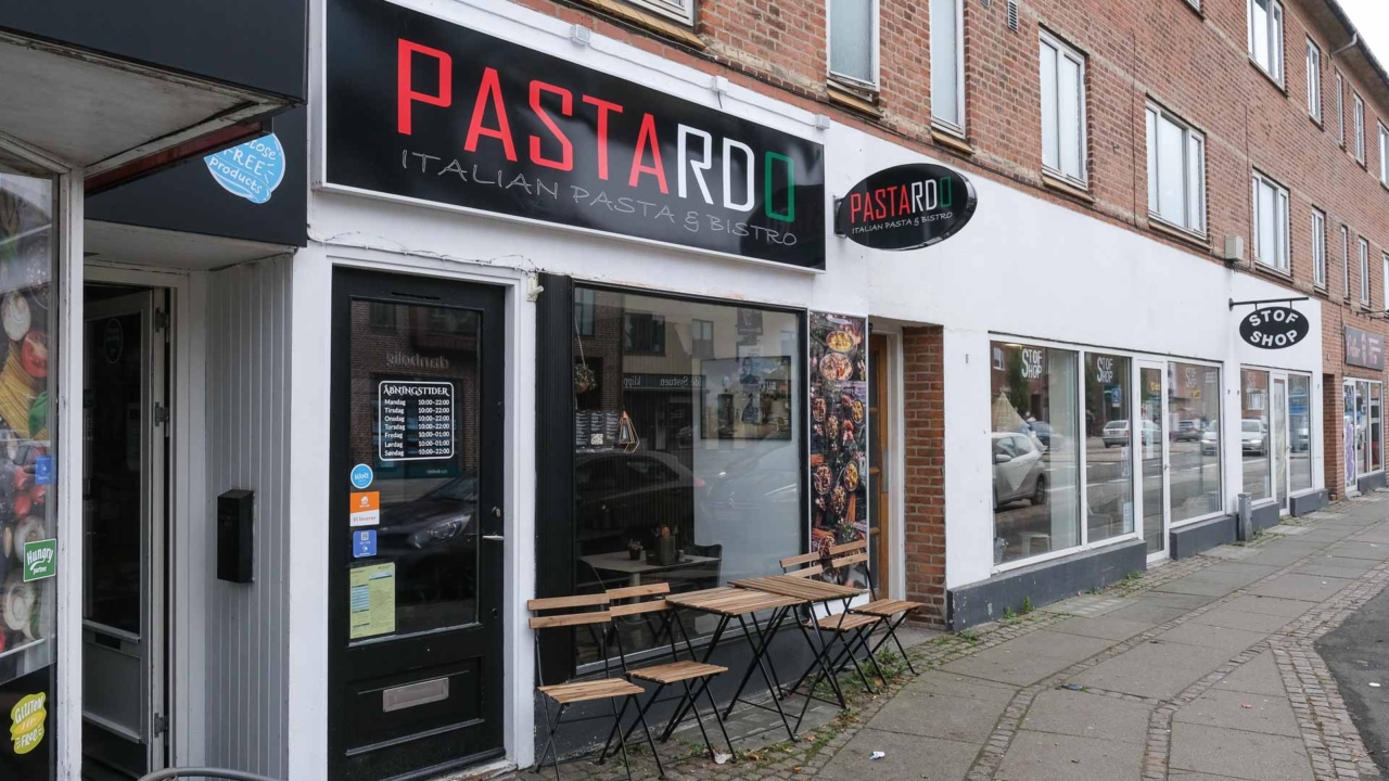 Pastardo er et pastasted på Silkeborgvej i Åbyhøj - her er det set udefra