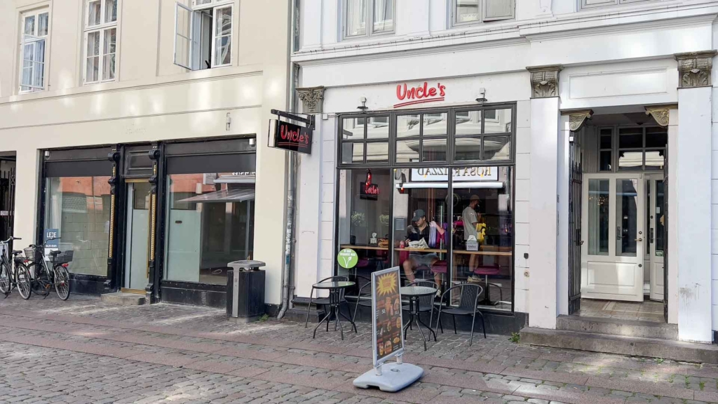 Uncle's i Vestergade i Aarhus set udefra