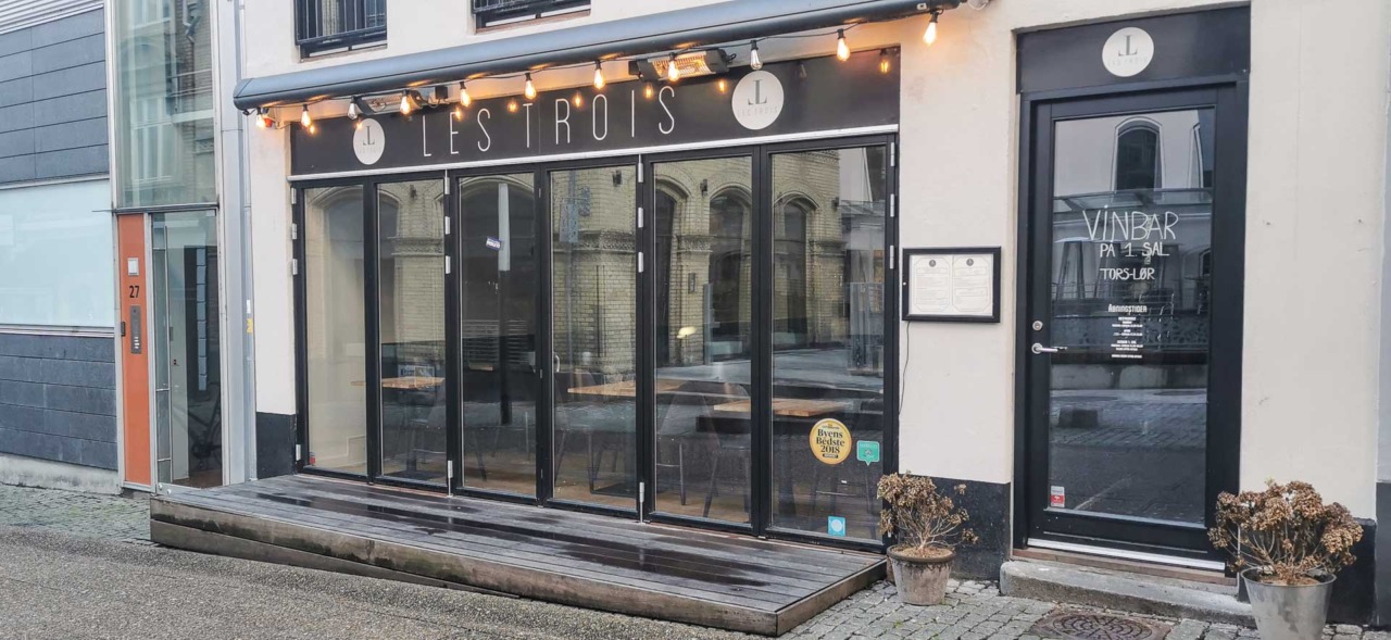 Les Trois set udefra Frederiksgade