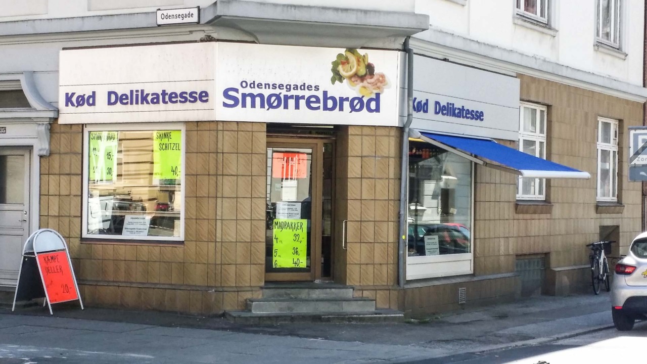 Odensegades Smørrebrød set udefra Odensegade i mens den endnu var åben