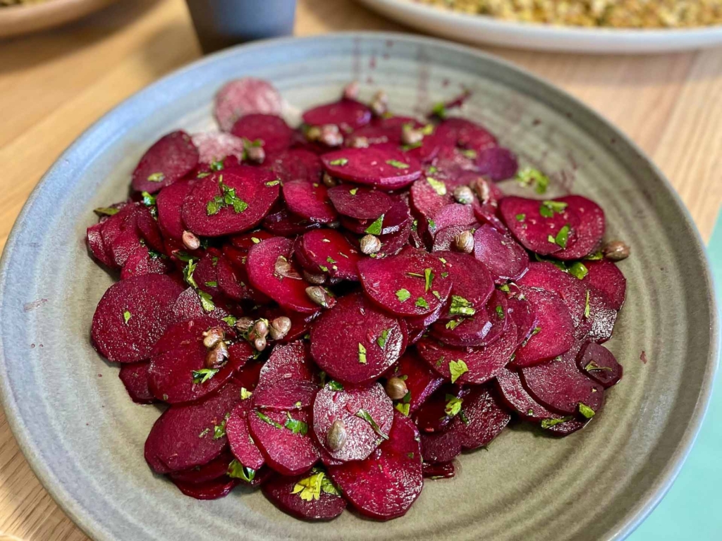R&oslash;dbedesalat hos Café Gaya