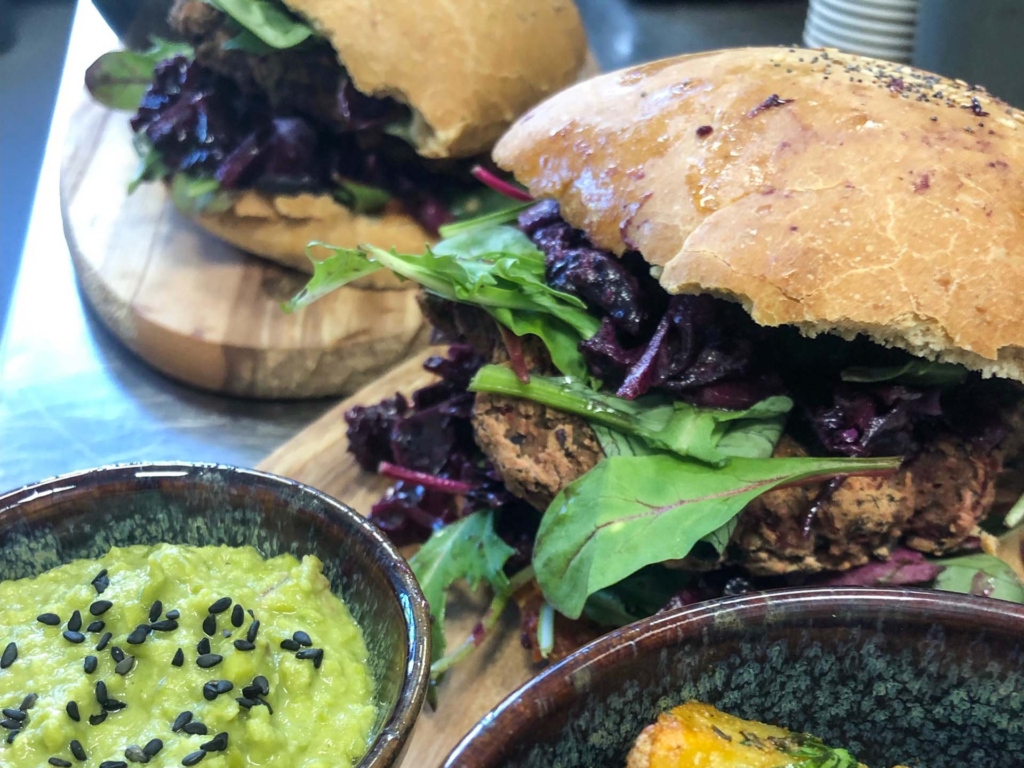 Sandwich till frokost hos Café Gaya