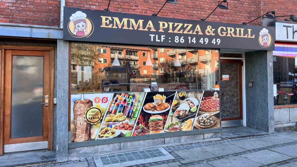 Emma Pizza & Grill set udefra vejen af