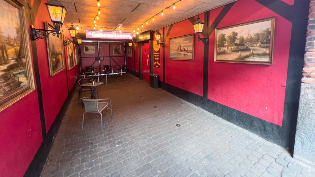 Indgangen til Caf&eacute; Guldhornene i Aarhus