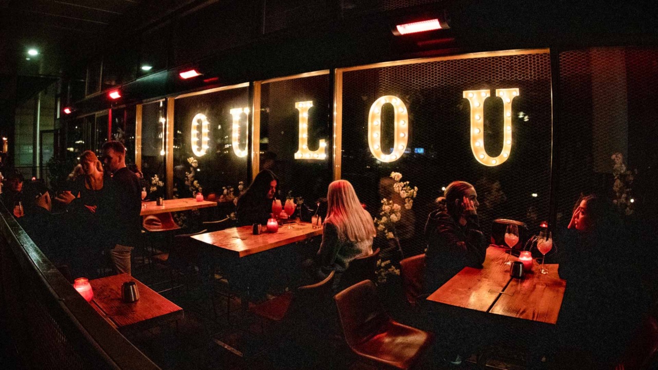 LouLou er en cocktailbar og natklub ved åen i Aarhus