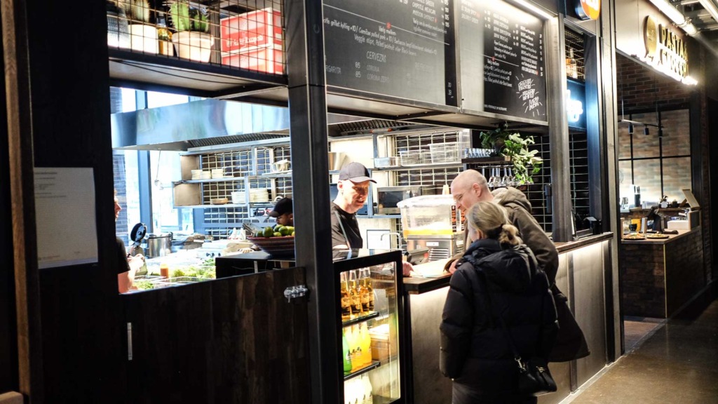 Her bestiller man sin mad hos Z&oacute;calo i markedshallen i Nicolinehus