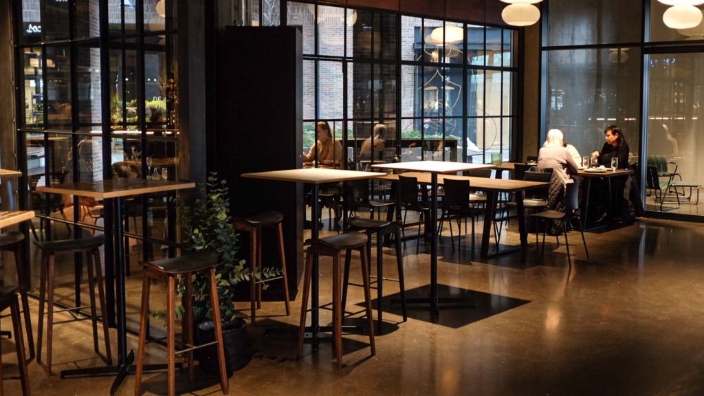 Gode siddepladser i Markedshallen i Nicolinehus