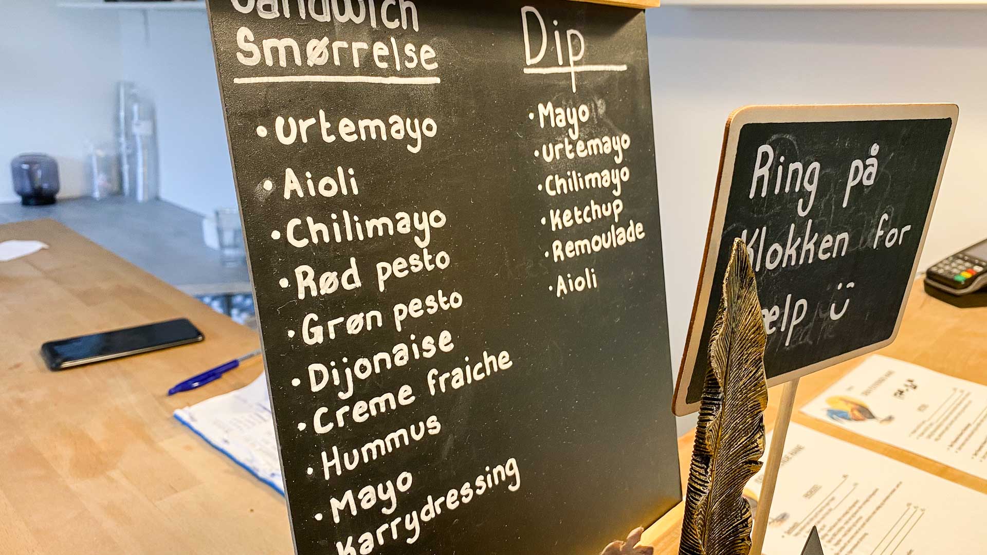 Dressinger og dip hos Den Flyvende Hane