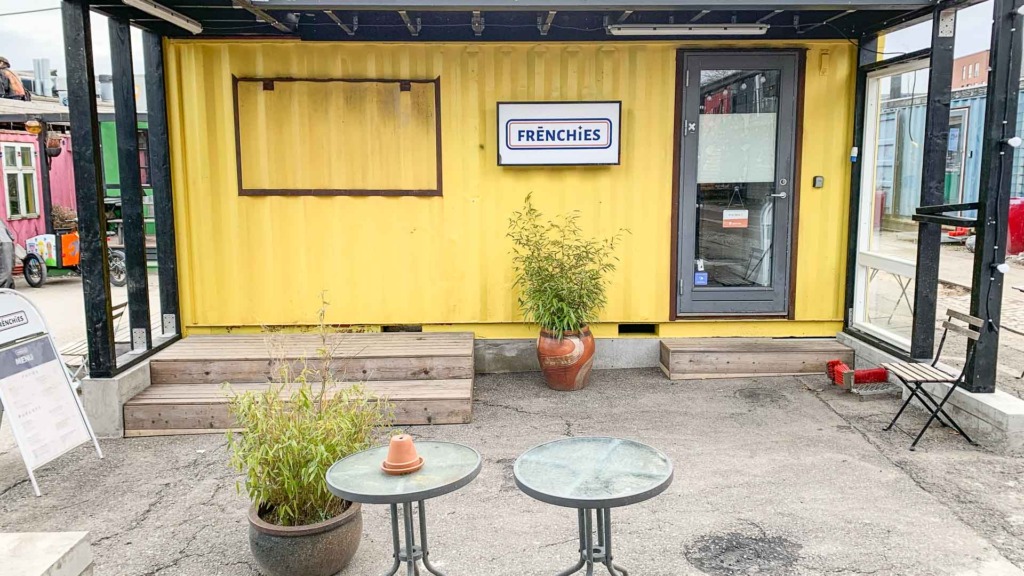 En takeaway og fastfood restaurant, hvor de laver et twist af fransk streetfood