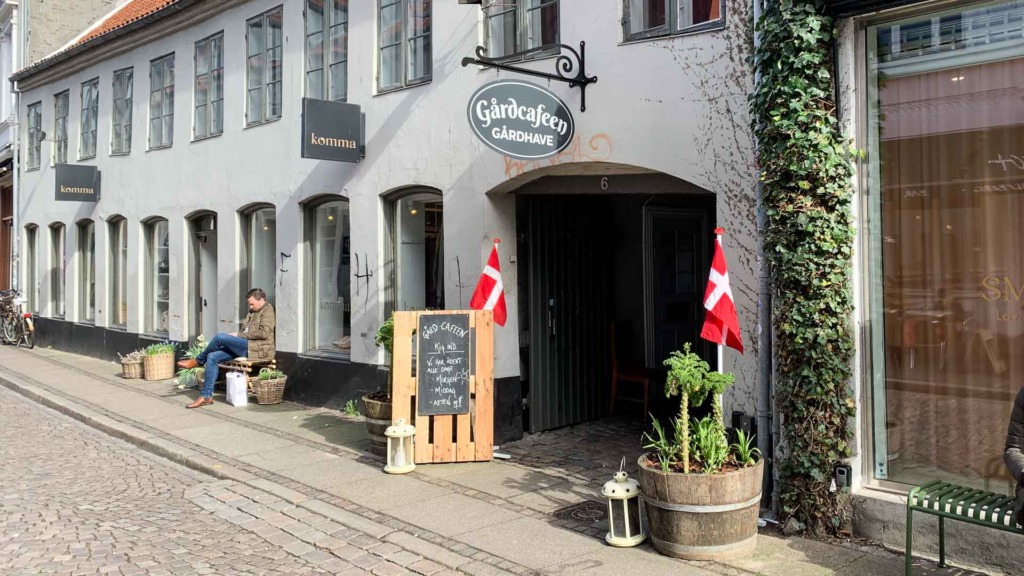 G&aring;rdCafeen holder til i det hyggelige Latinerkvarter