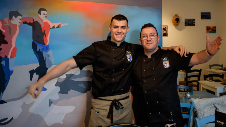 Sevag og Garo er far og søn hos Grækeren på Trøjborg