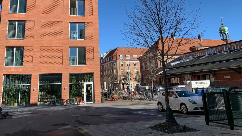 Siden 2016 har det v&aelig;ret en plantebutik, og caf&eacute;en er deres showroom, butik og caf&eacute;