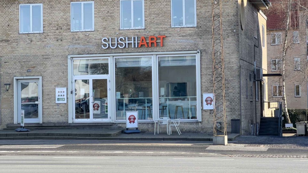 SushiArt i Viby set fra gaden af
