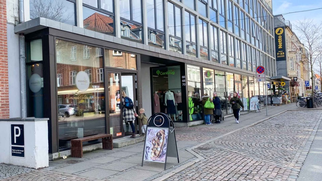 Mammis Gelato - J&aelig;gerg&aring;rdsgade set udefra gaden