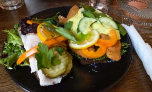 To stykker smørrebrød på Oops