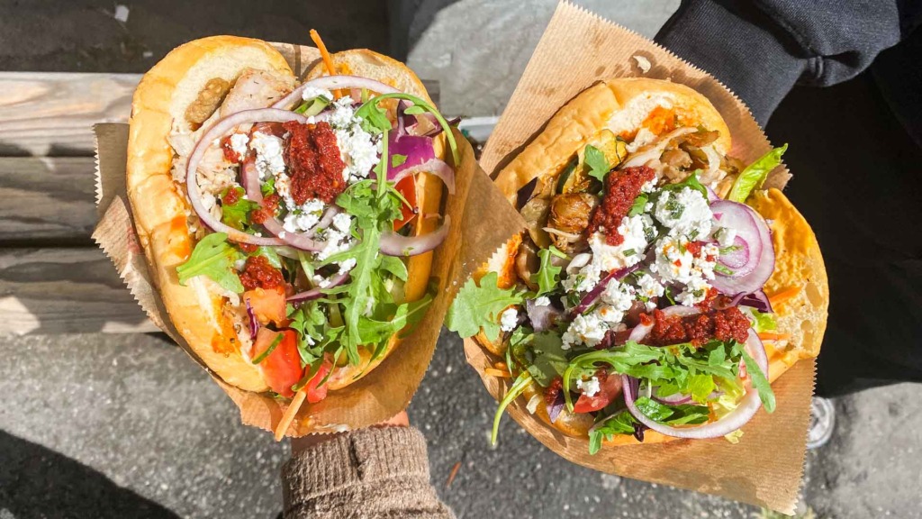 Man f&aring;r meget mad hos Berlin Gem&uuml;se D&ouml;ner p&aring; Frederiks All&eacute; i Aarhus