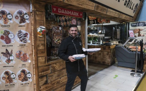 Her er Metin fra Metin's Grill i Bazar Vest