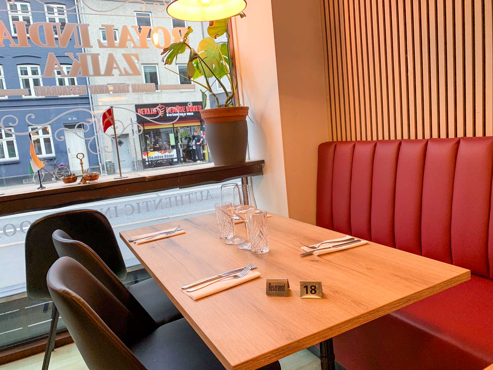 Man sidder godt hos Royal Indian Zaika i Frederiks Allé