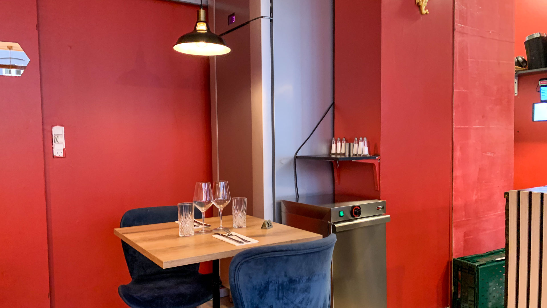 Meget nordisk og pæn indretning hos Royal Indian Zaika i Aarhus