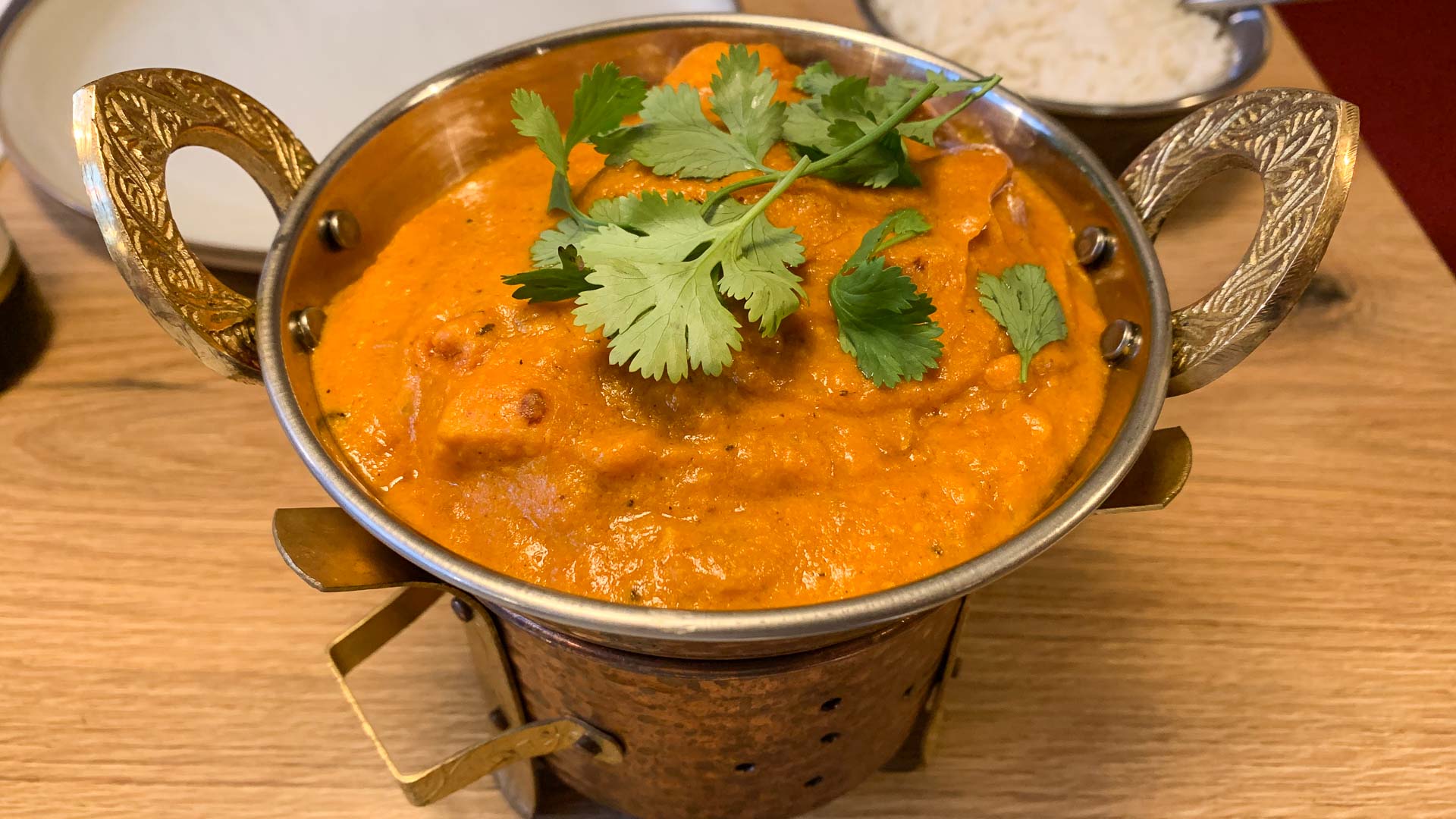 Det er store portioner de holder sig hos Royal Indian Zaika i Aarhus