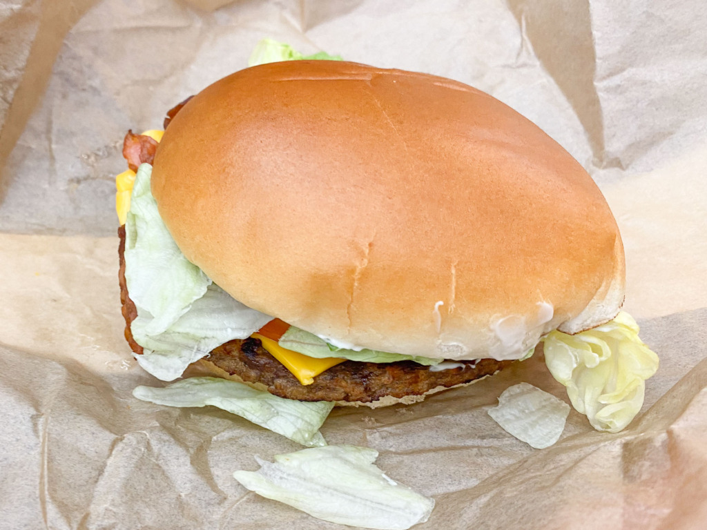 En Whopper hos Burger King på Banegårdspladsen
