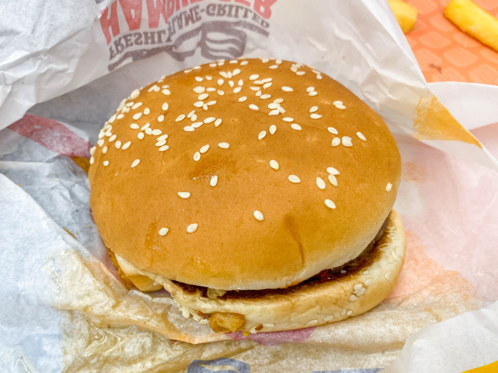 Måske ikke verdens flotteste burger hos Burger King på Banegårdspladsen