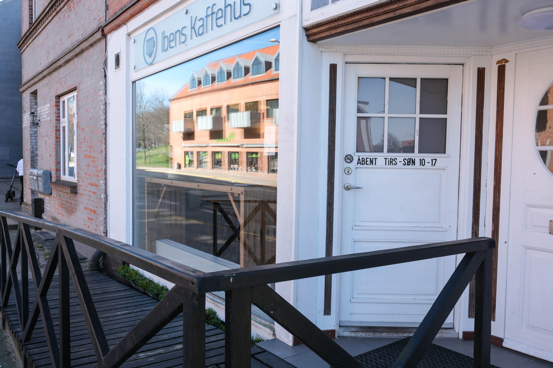 Indgangen til Ibens Kaffehus i Brabrand