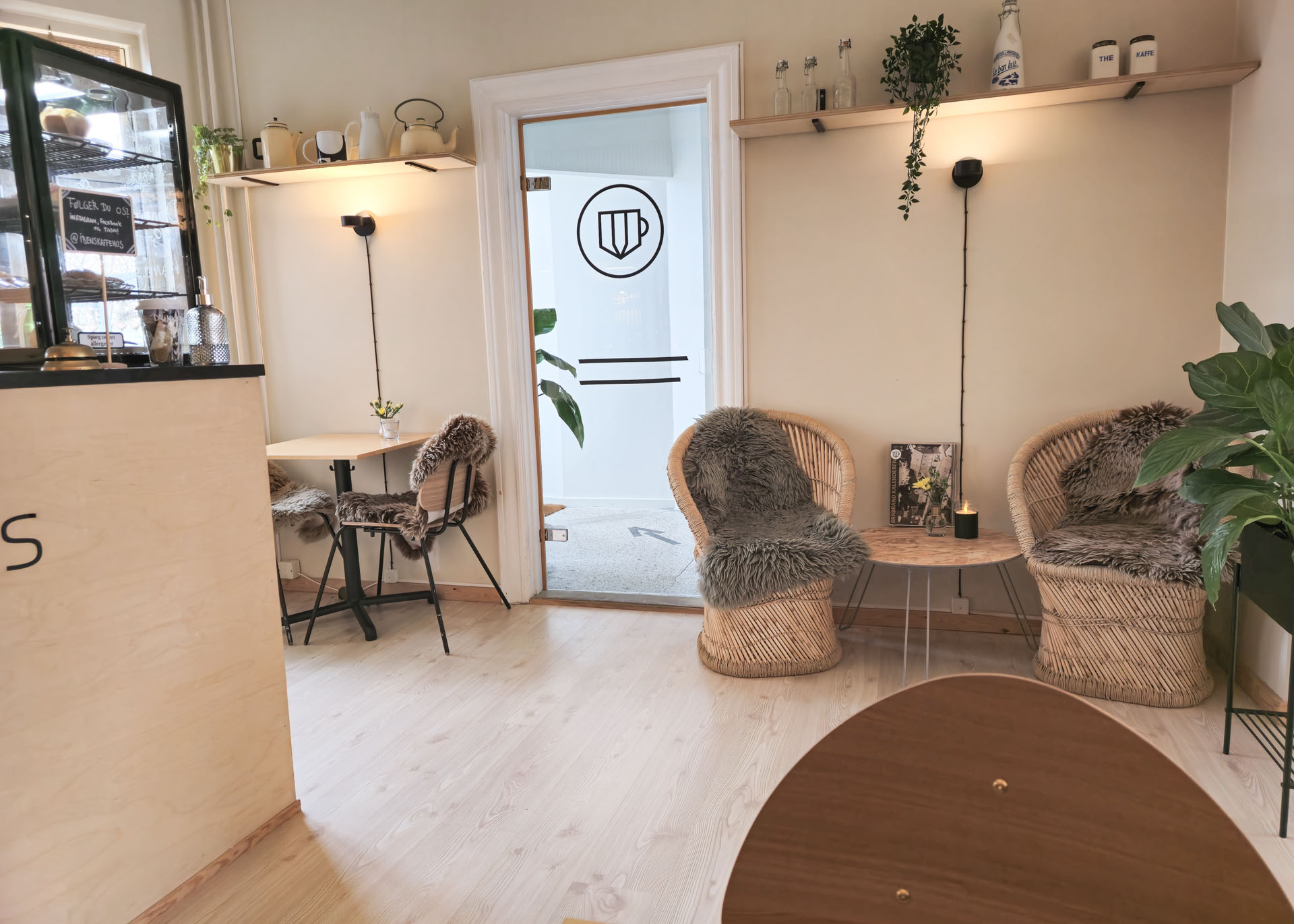 Man sidder godt hos Ibens Kaffehus i Brabrand