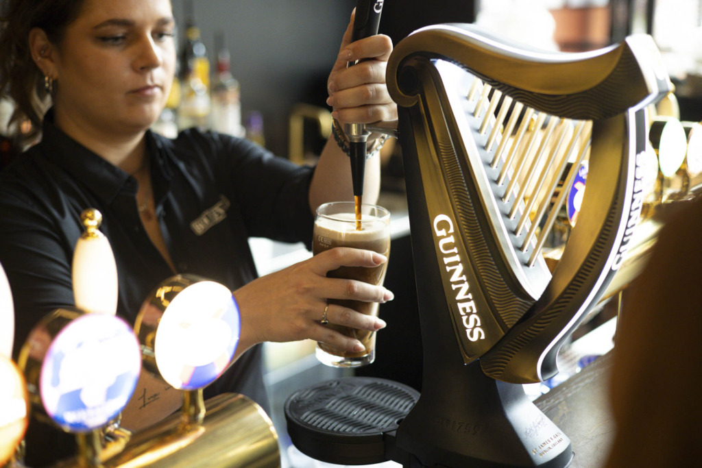 En Guinness hos Boulevarden ved åen