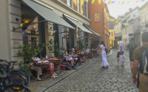 Mefisto i Aarhus set udefra