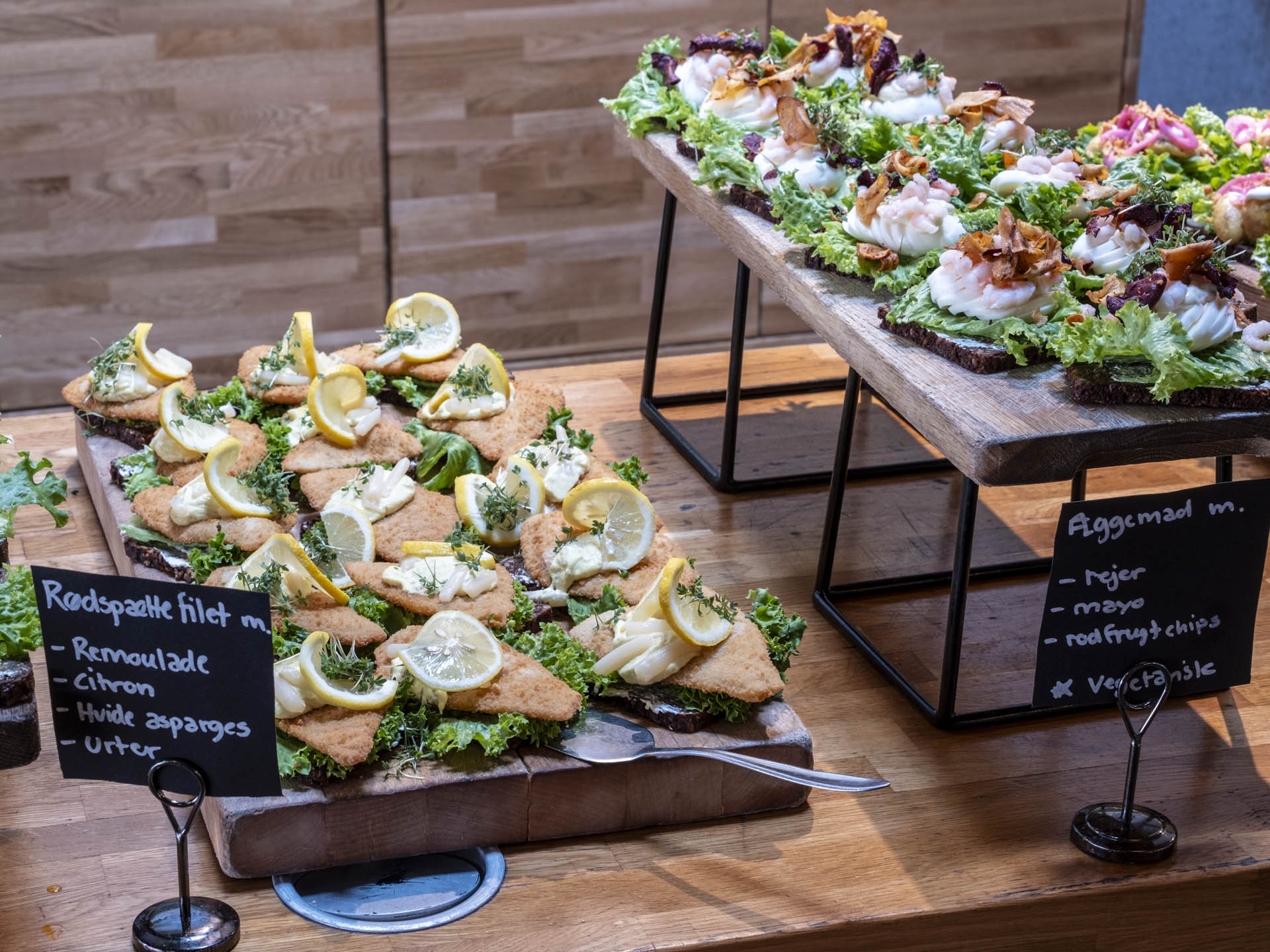 Rødspættefilet hos Spiselaugets smørrebrød ad libitum