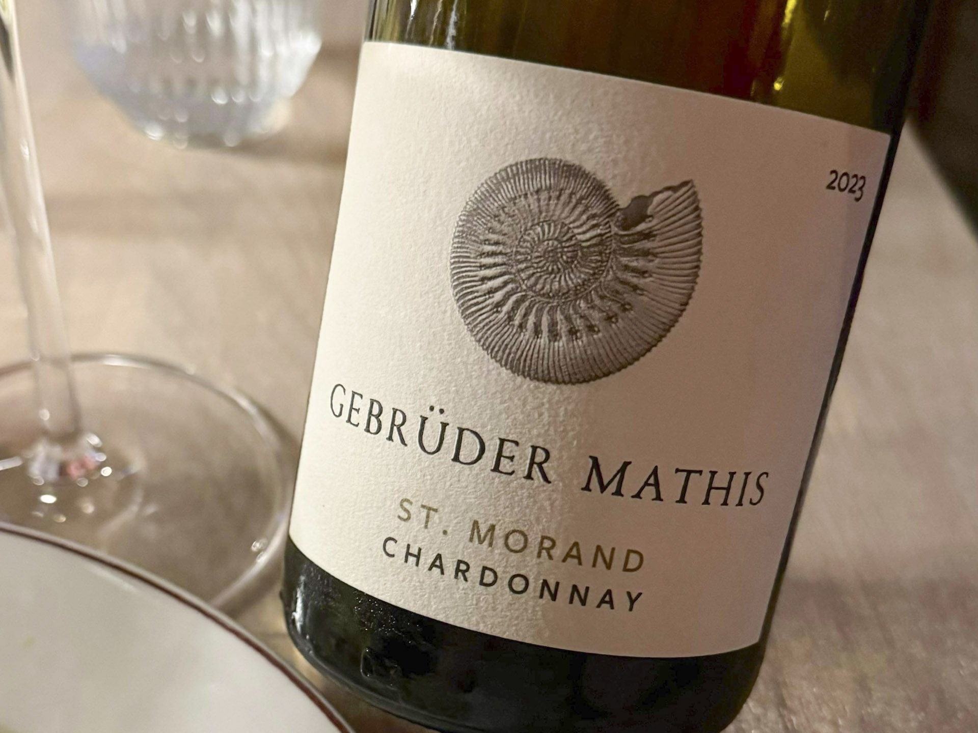 Gebrüder Mathis, nu chardonnay fra enkeltmarken St. Morand i 2023