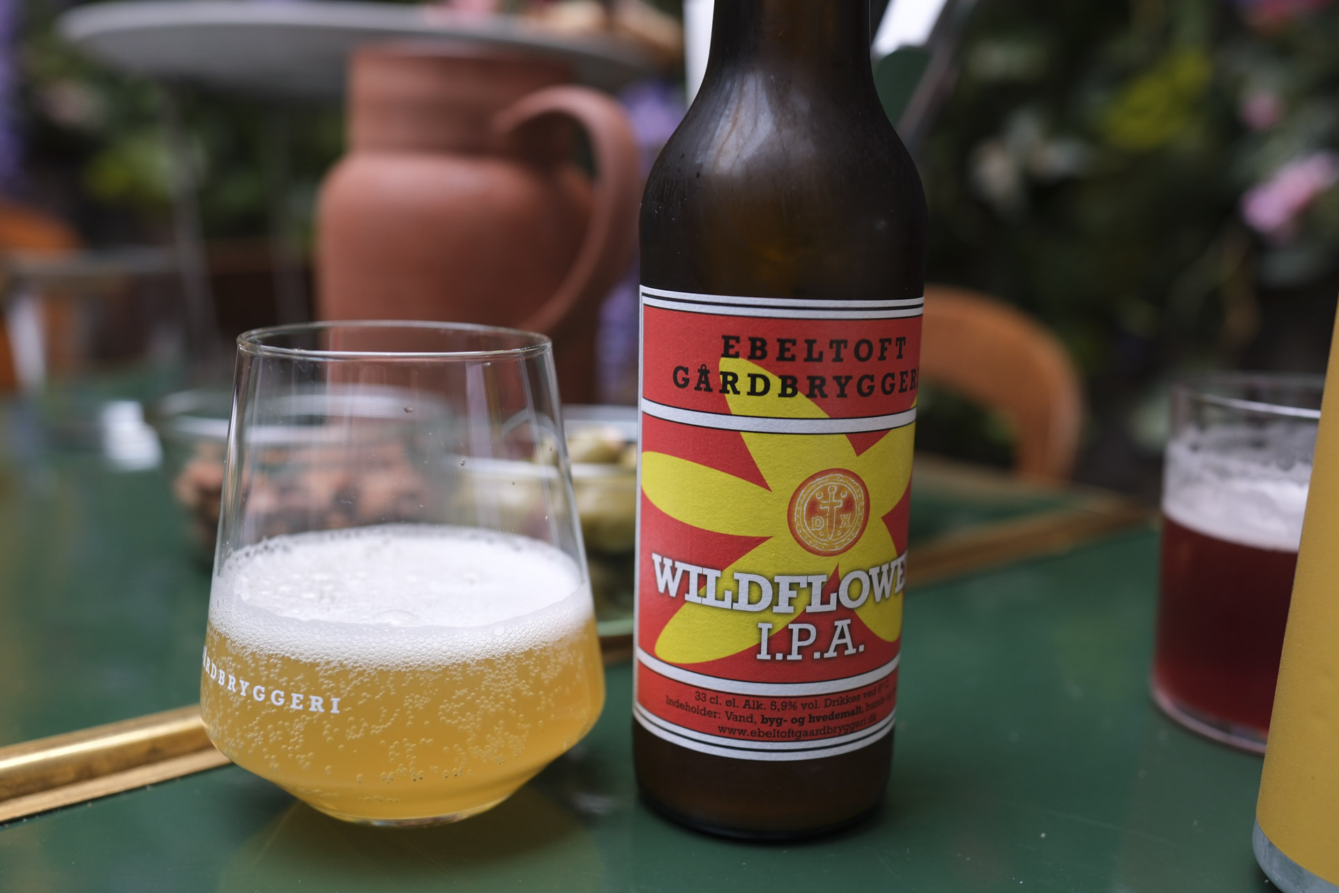 Ebeltoft Gårdbryg, Wildflower, IPA, 0,33l hos Pizza & Bar by Mefisto i Latinerkvarteret i Aarhus 