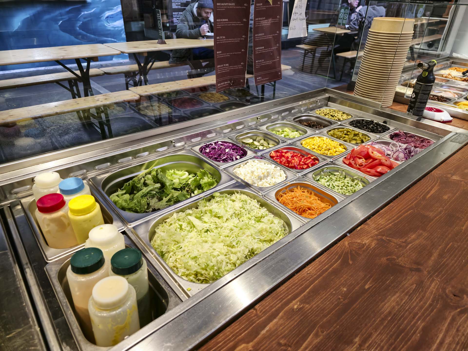 Salatbaren hos Byens Bagel hos Aarhus Street Food