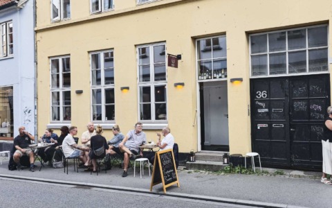 Manza Vinbar set udefra