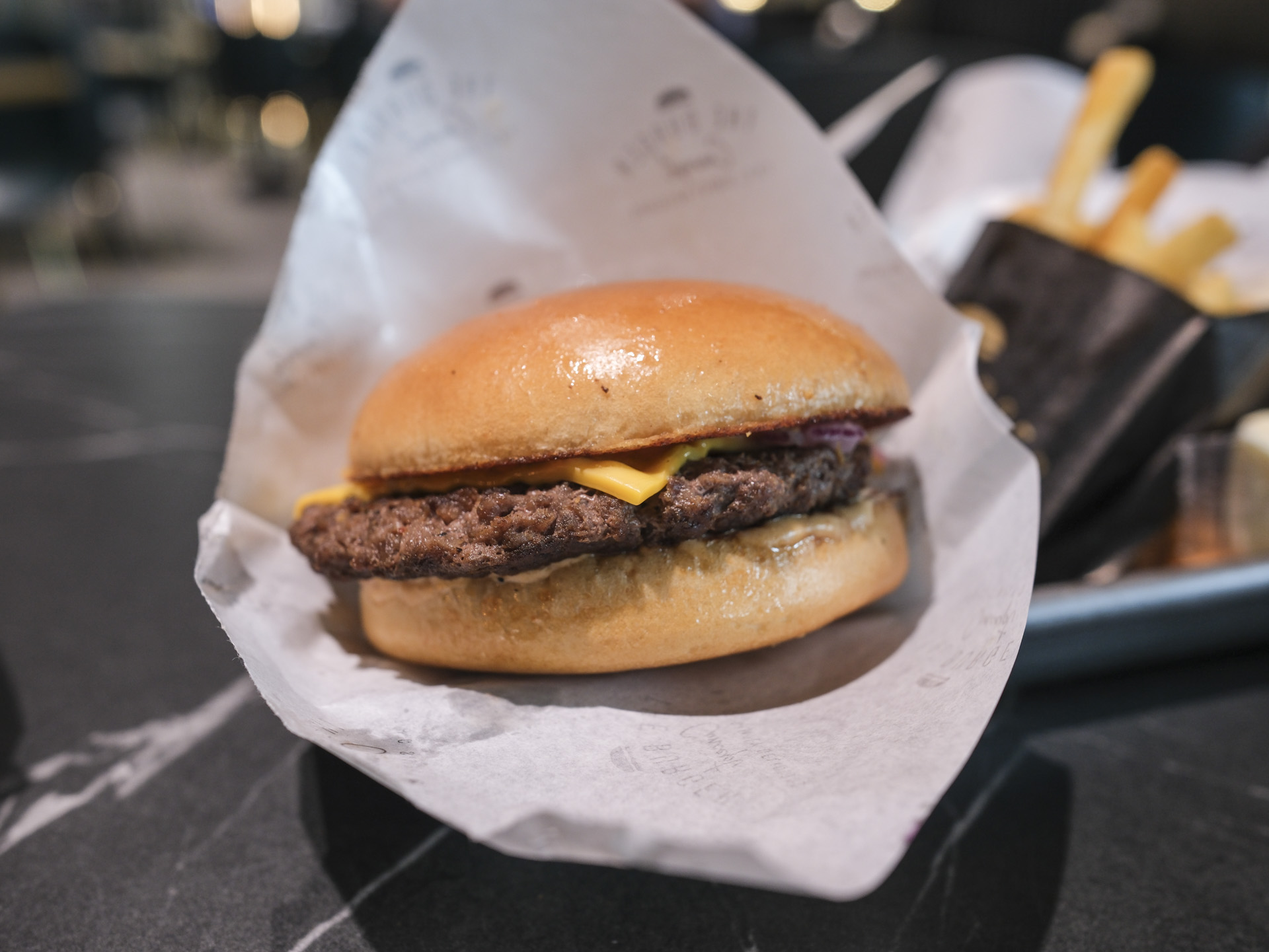 Cheeseburger hos The Burger Concept i Bruuns Galleri