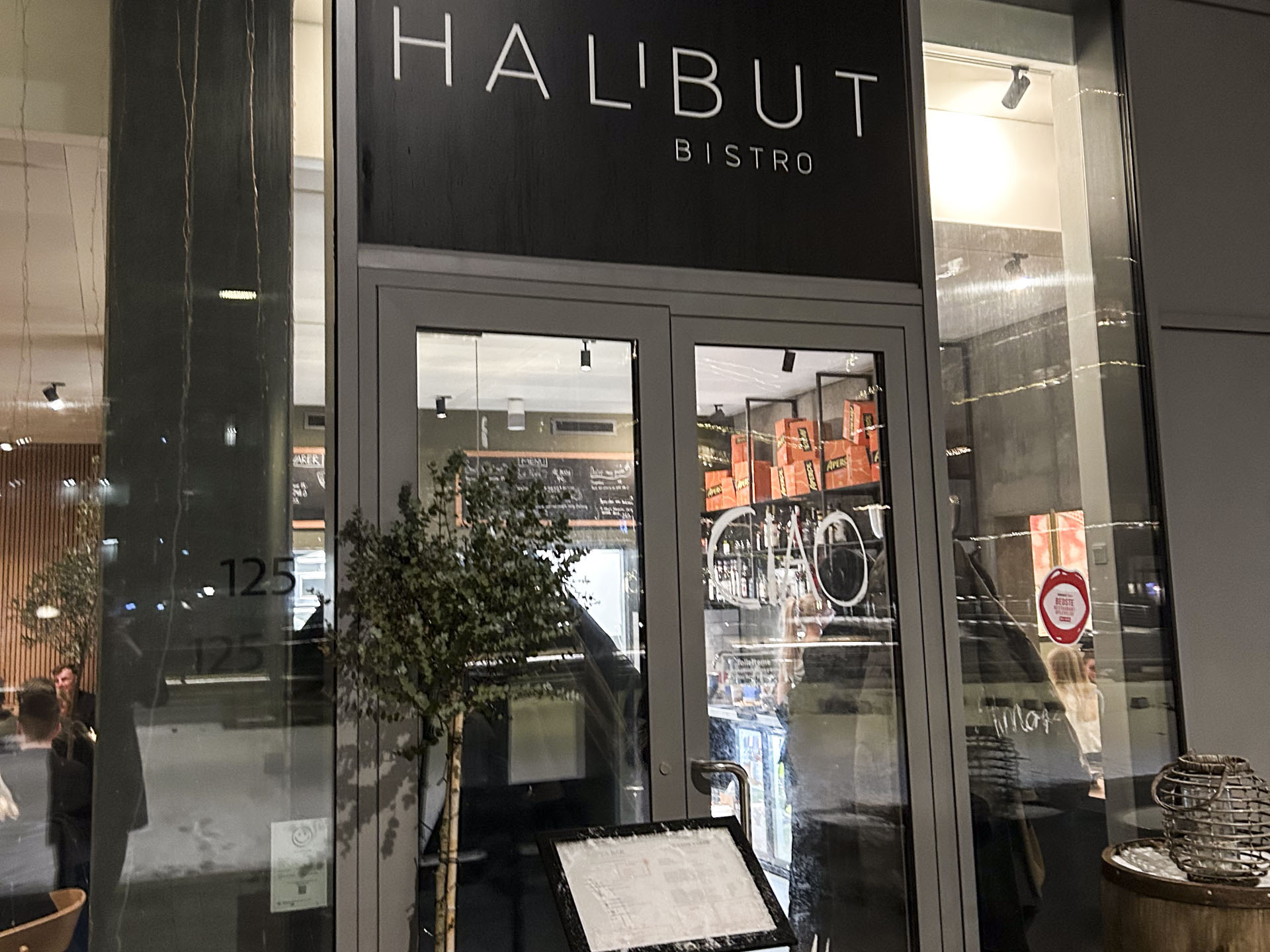 Indgangen til Halibut Pastabar på Aarhus Ø