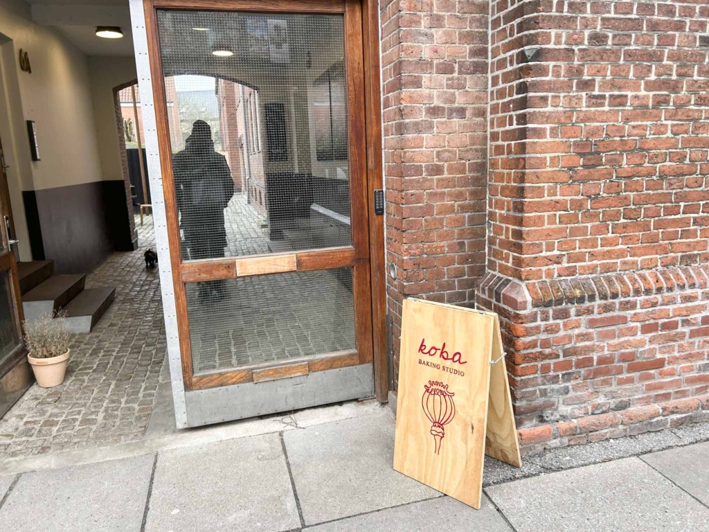 Indgangen til KOBA Baking Studio