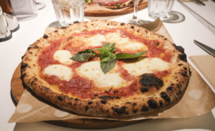 En vildt god pizza hos La Casa di Antonio i Aarhus