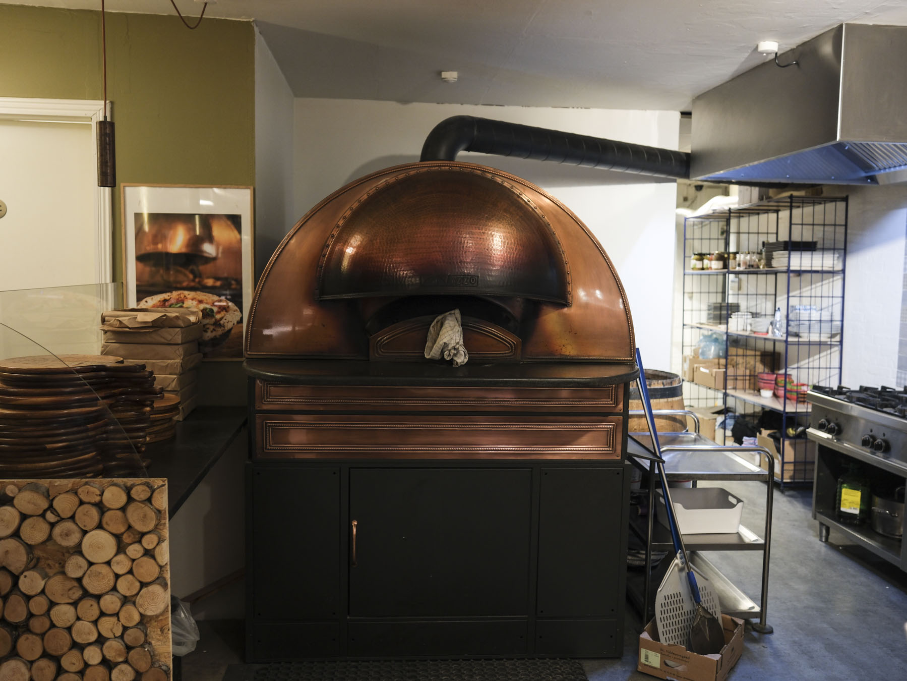 Pizzaovnen hos Surdejspizzeria – La Casa di Antonio