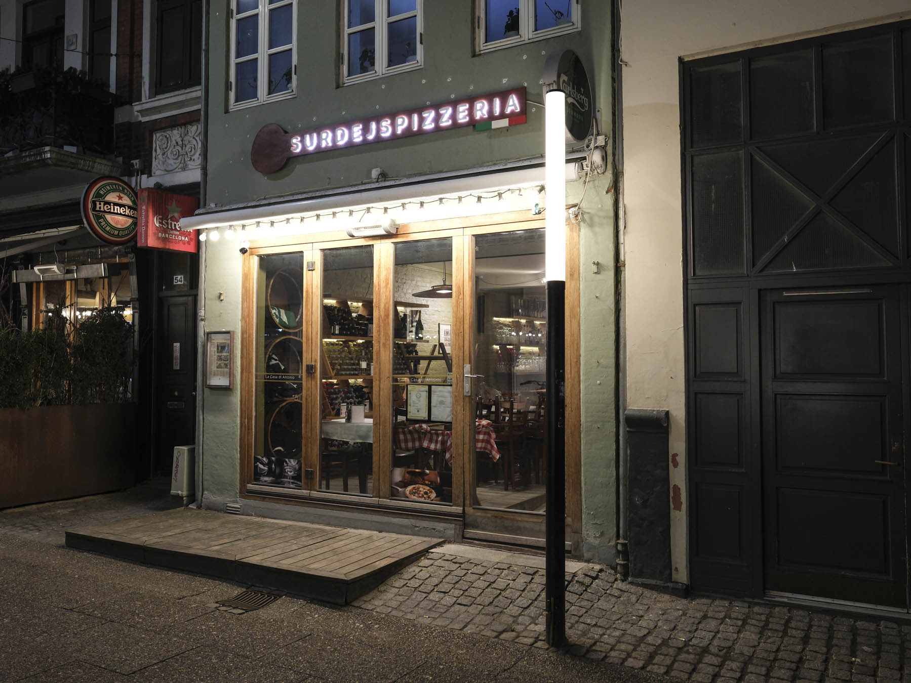 Surdejspizzeria i Frederiksgade set udefra