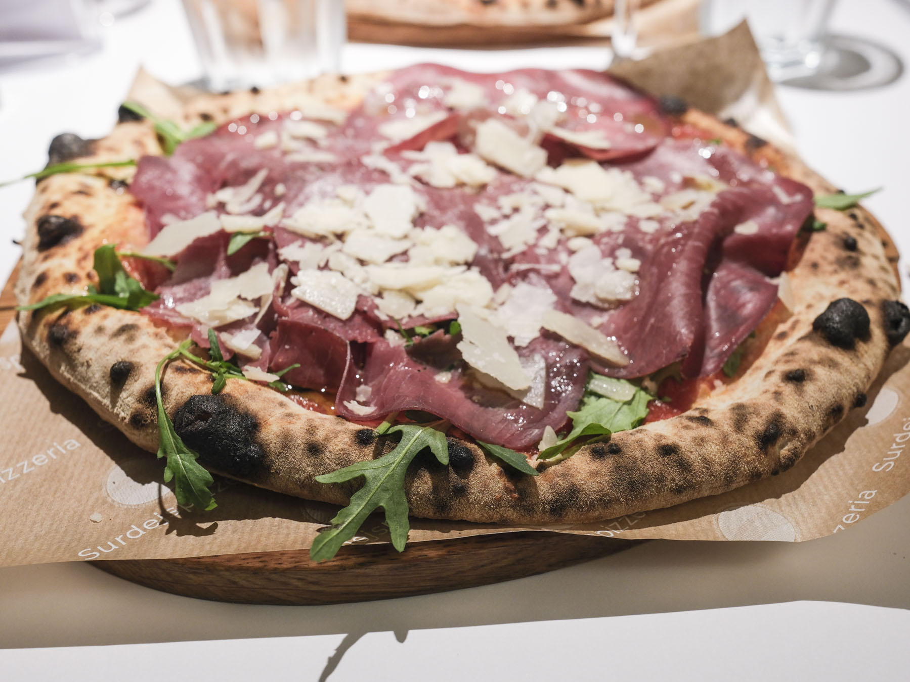 Se lige skorpen på den her pizza fra Surdejspizzeria 