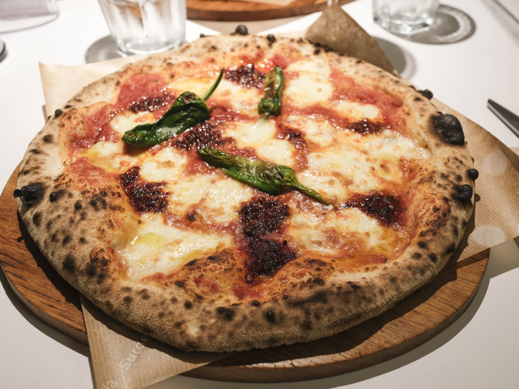 Pizza Nduja hos Surdejspizzeria i Aarhus